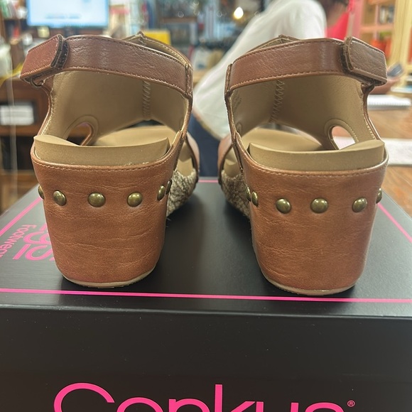 NWT Corkys Cognac Floral Wrap Wedge Heel - Picture 7 of 7